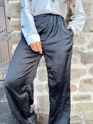 Pantalon satinée à effet chiffonné